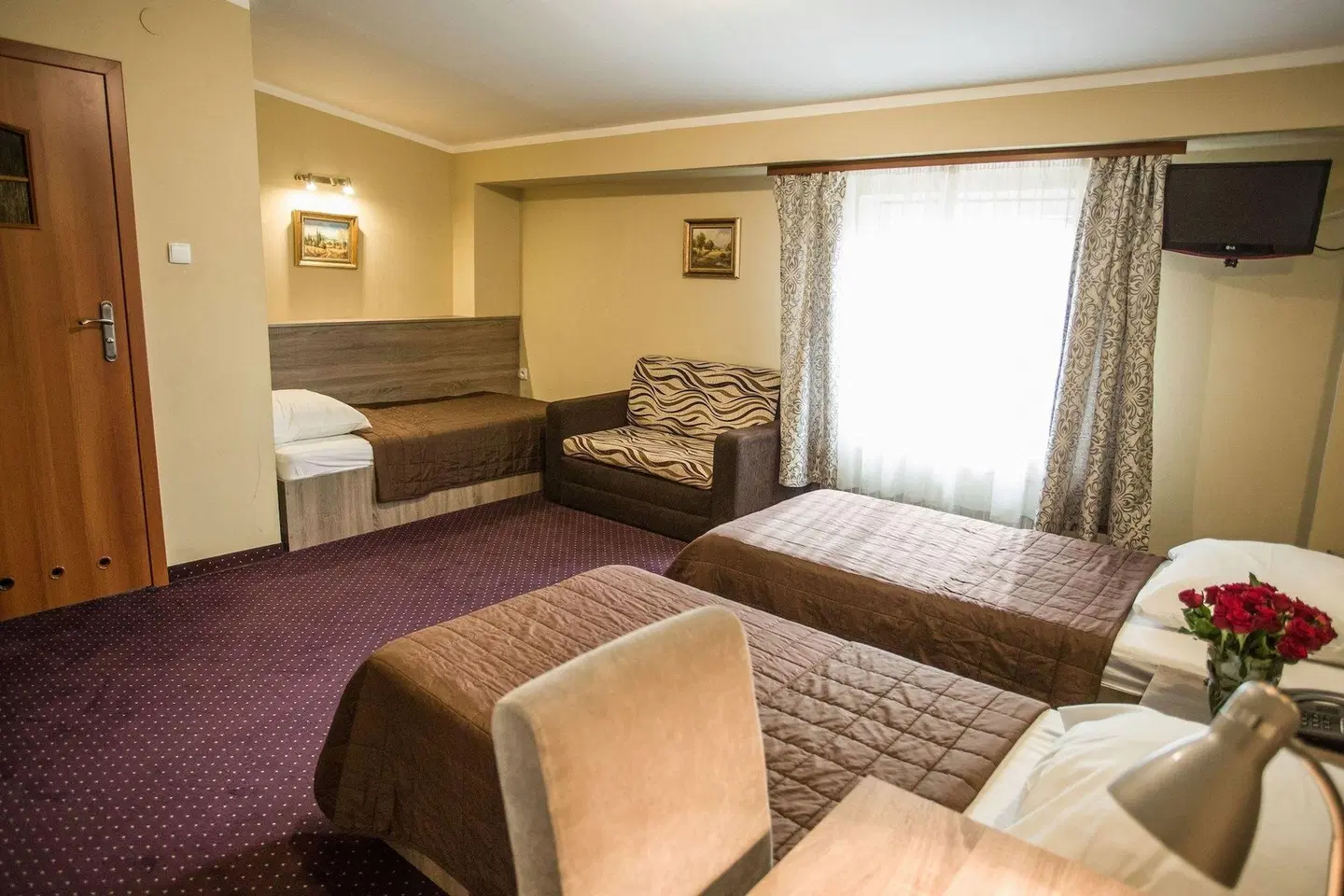 Maksymilian ROOM_EXAMPLE