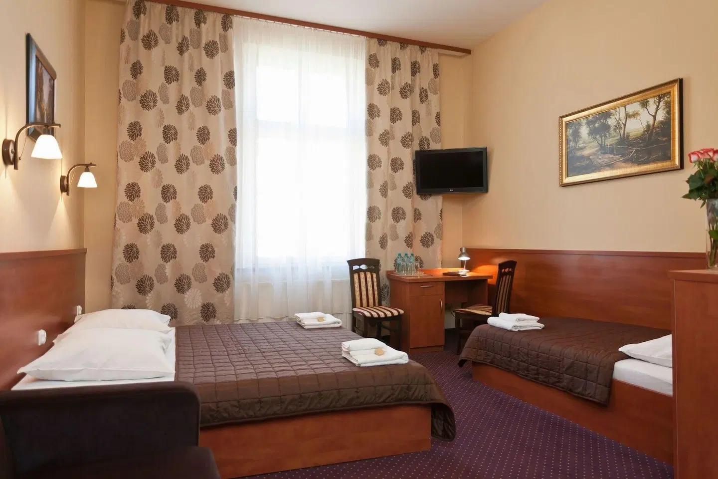 Maksymilian ROOM_EXAMPLE