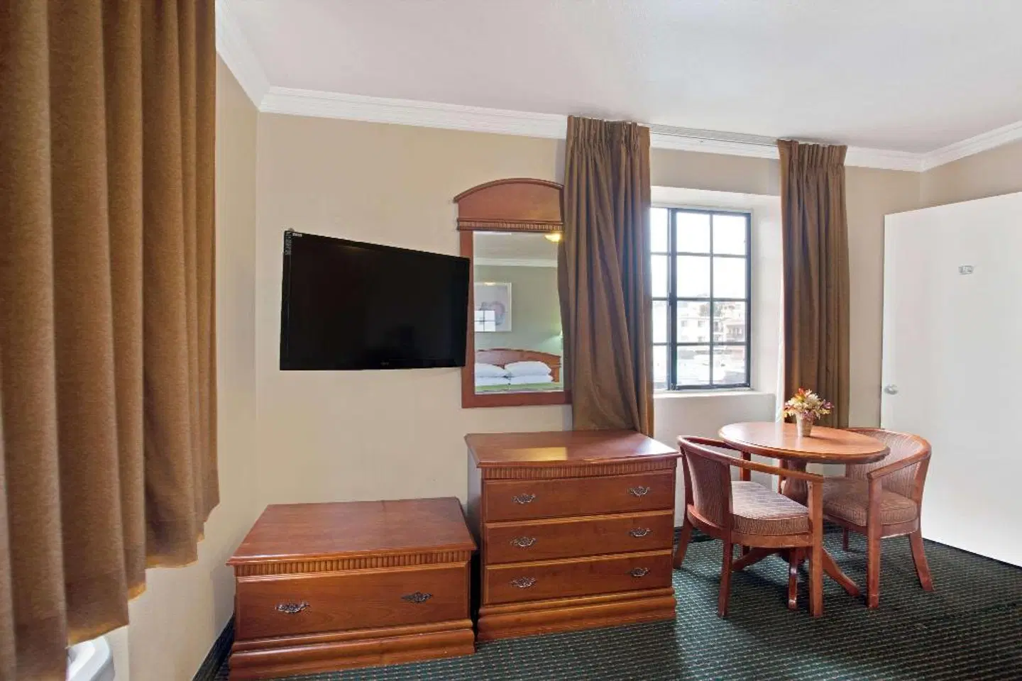 Super 8 by Wyndham Hollywood/LA Area ROOM_EXAMPLE
