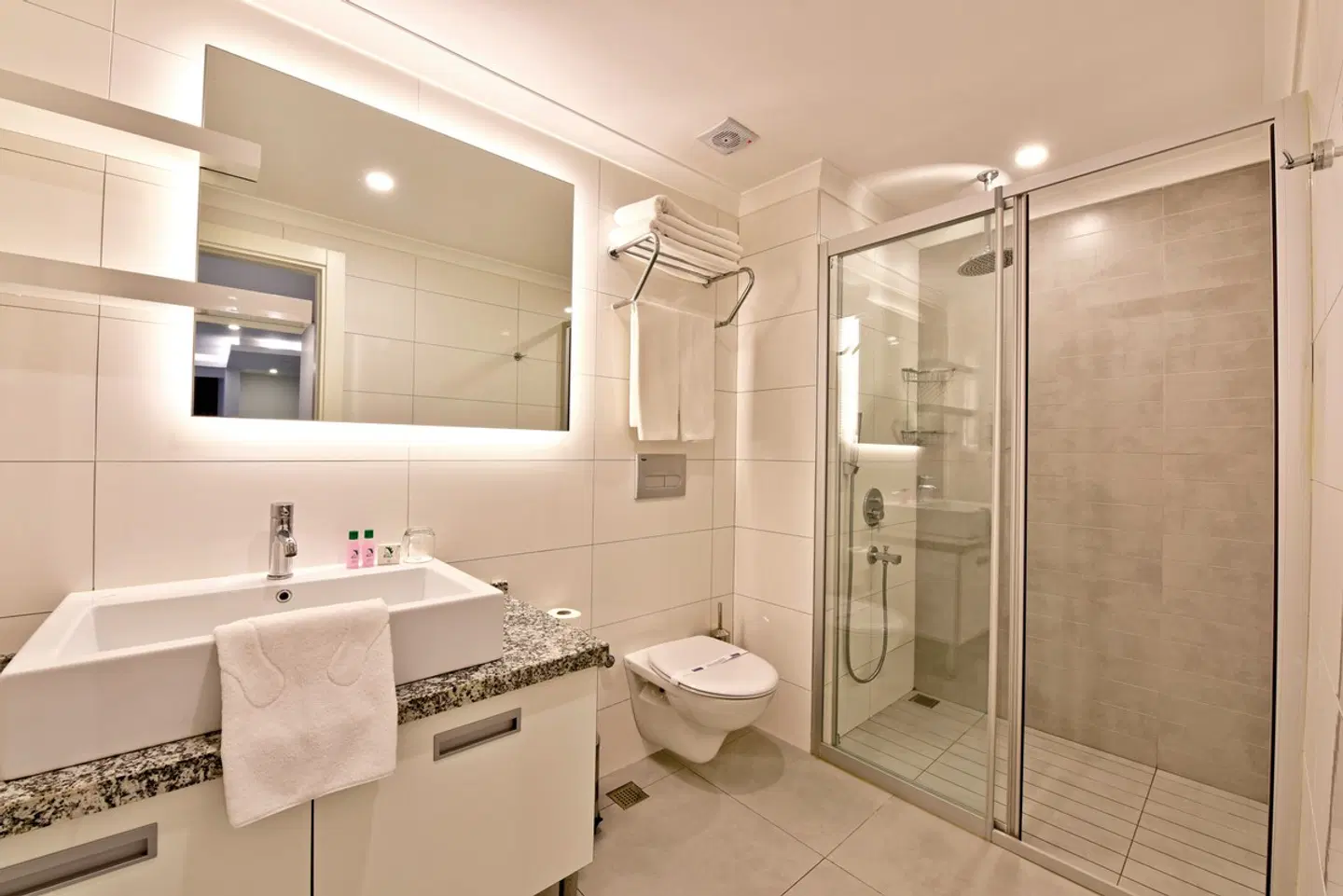 Green Garden Suites Badezimmer