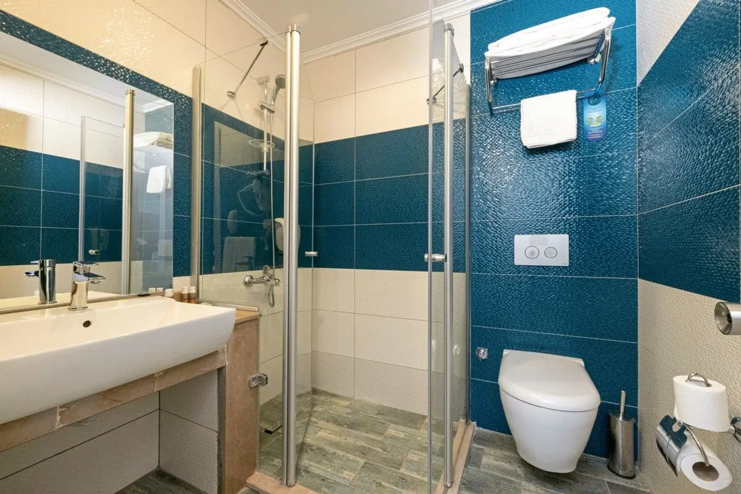 Crystal Aura Aqua Collection Badezimmer