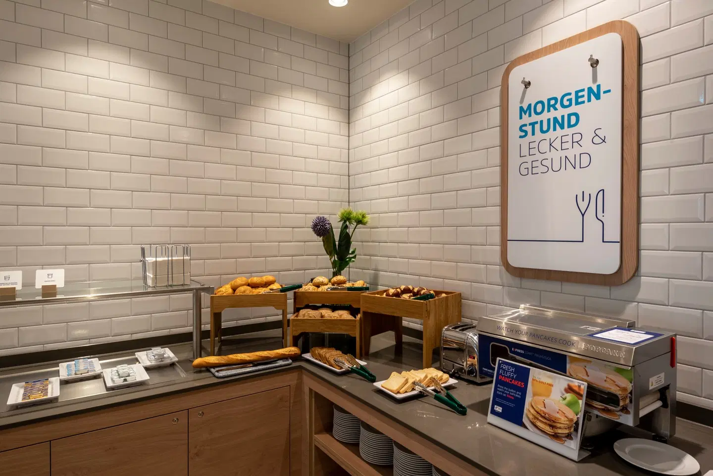 Holiday Inn Express Munich North by IHG Restaurant