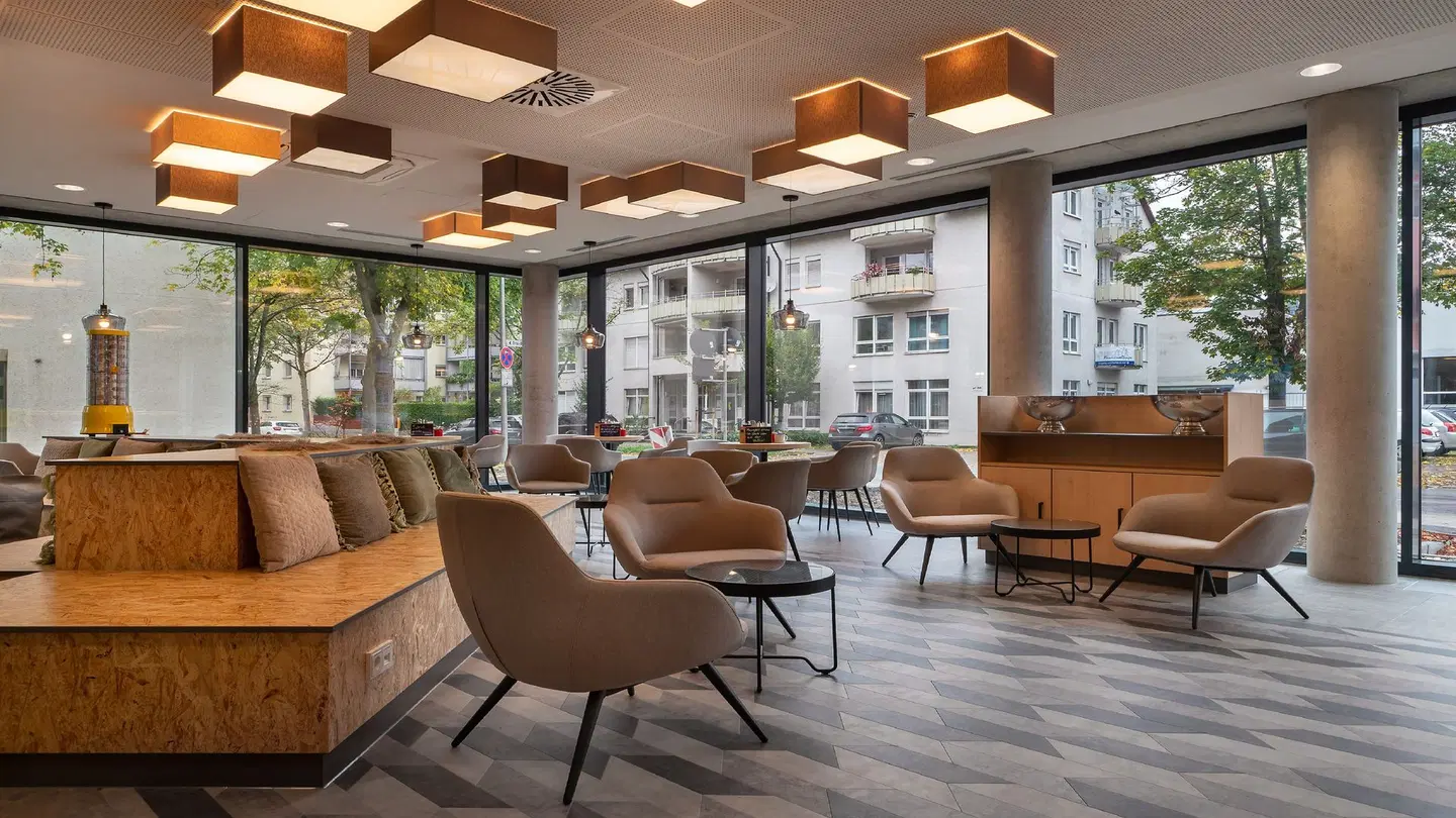 Holiday Inn - the niu, Timber Esslingen LOUNGE_LOBBY