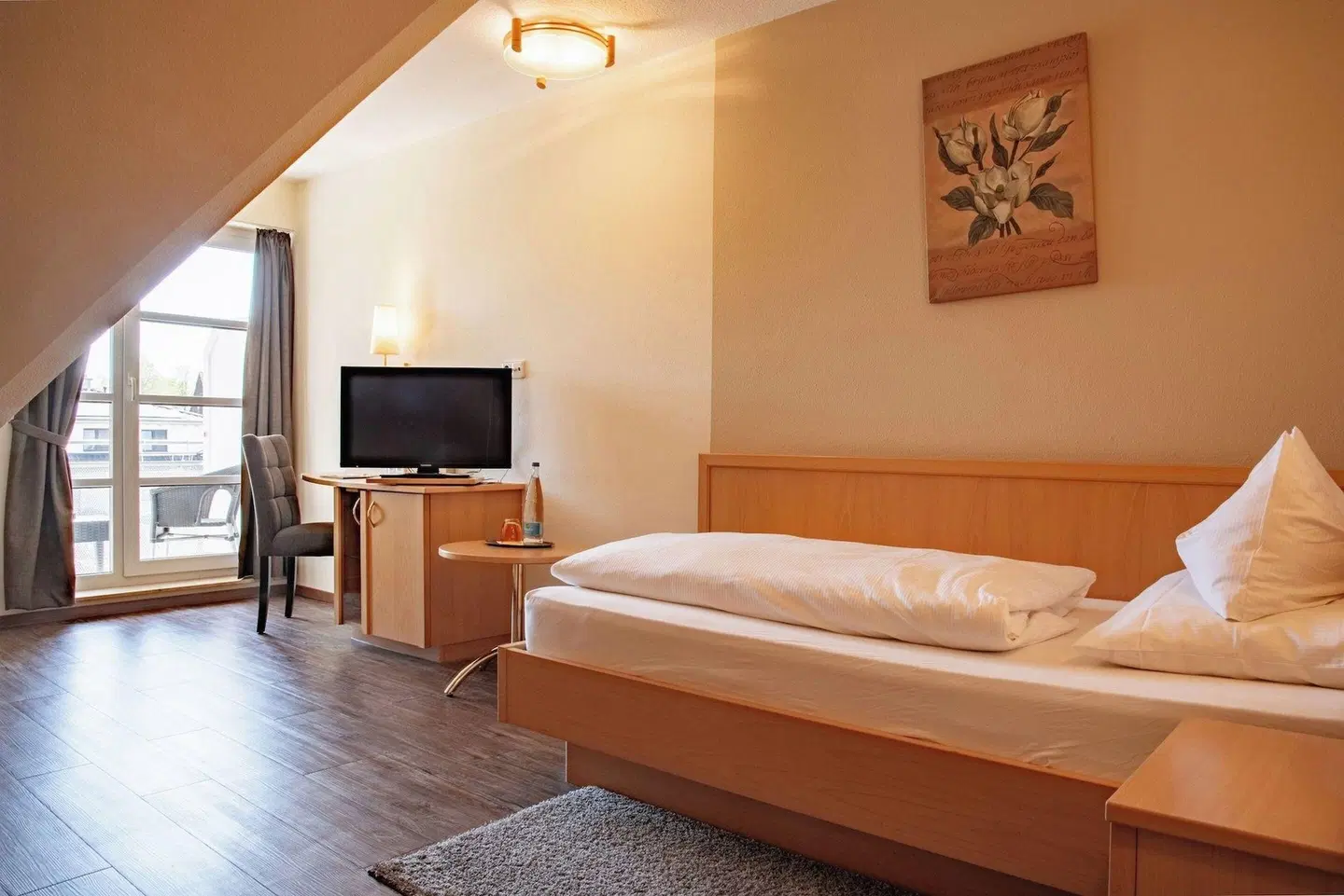 Post ROOM_EXAMPLE