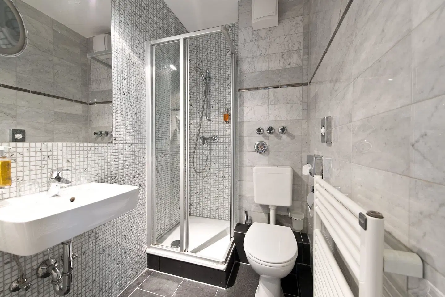 Alfa Hotel Badezimmer