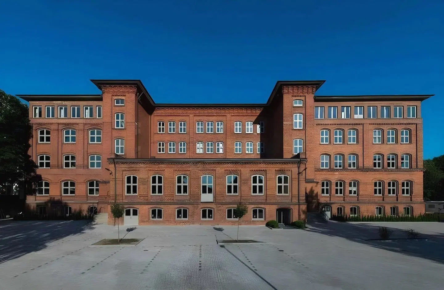 Hotel Volksschule EXTERIOR
