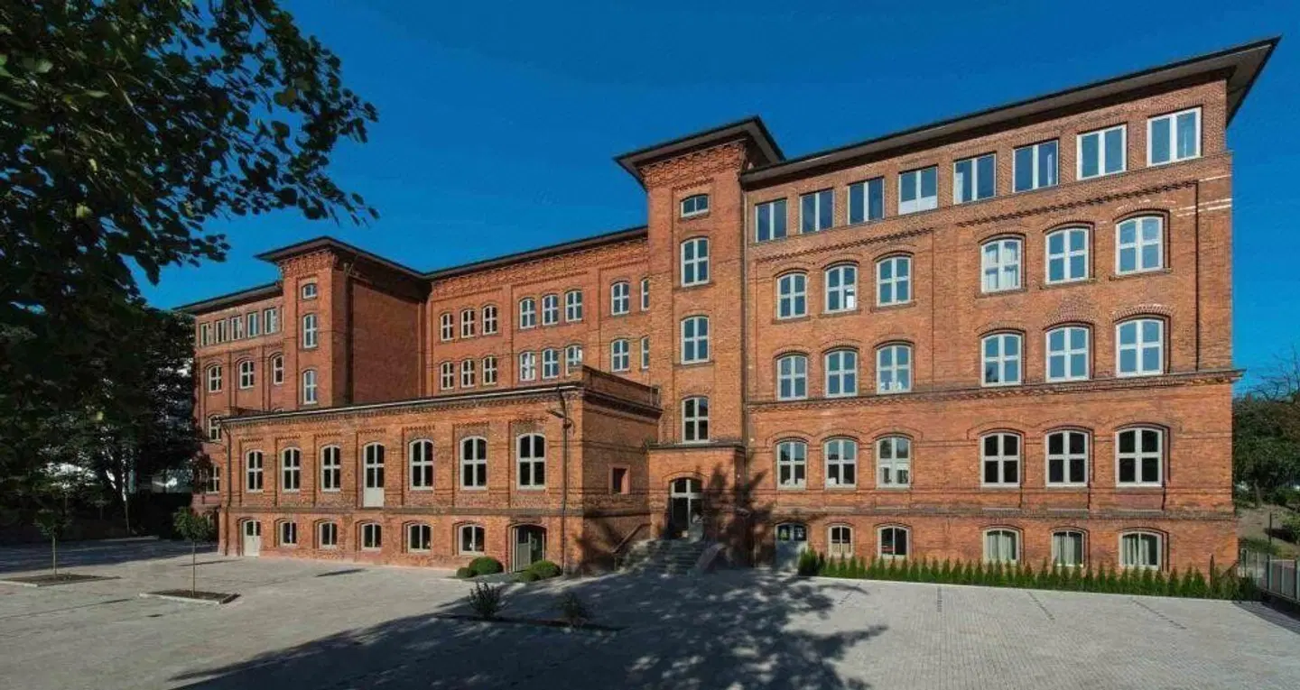 Hotel Volksschule EXTERIOR