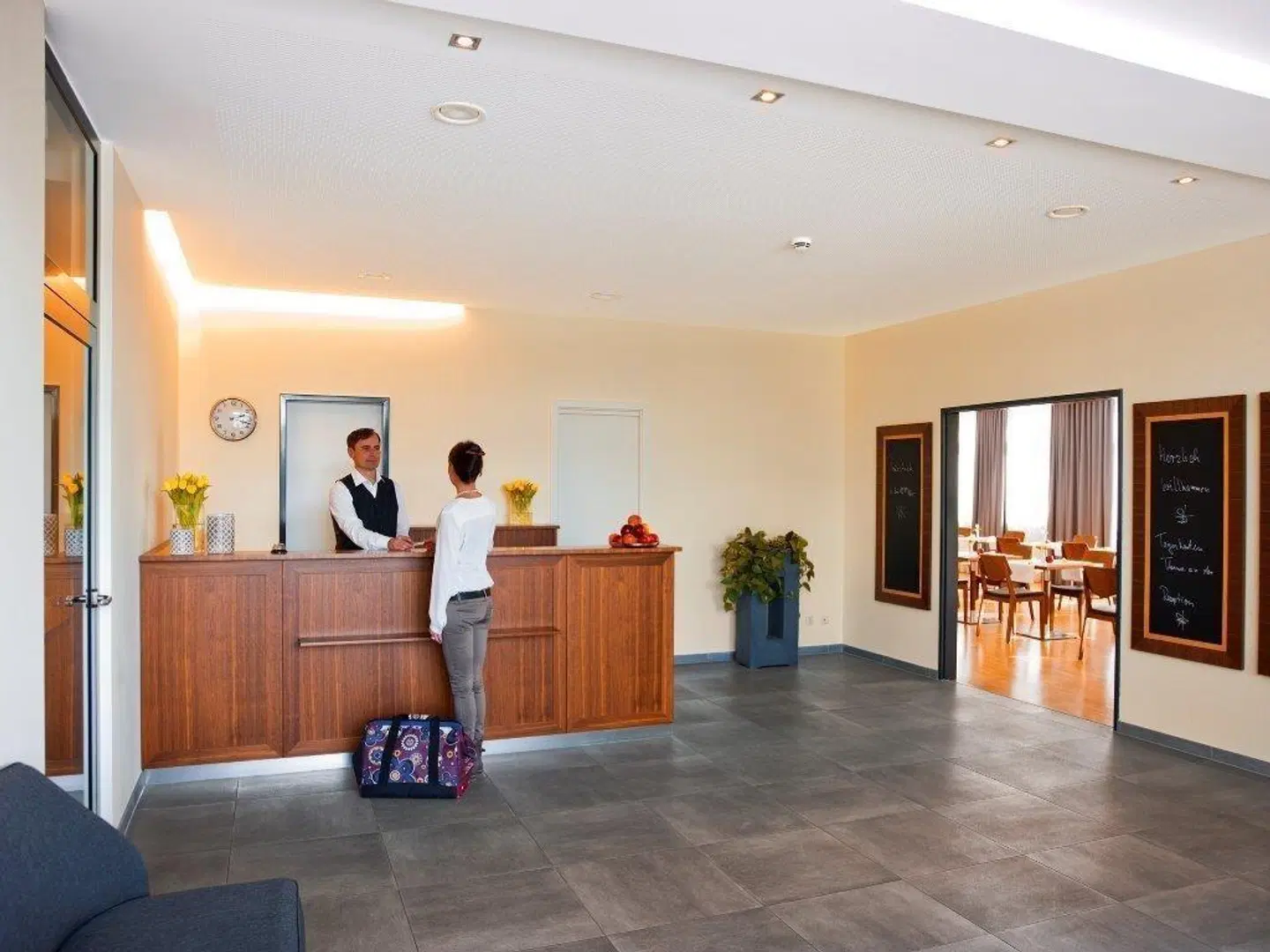 Apfelbaum LOUNGE_LOBBY