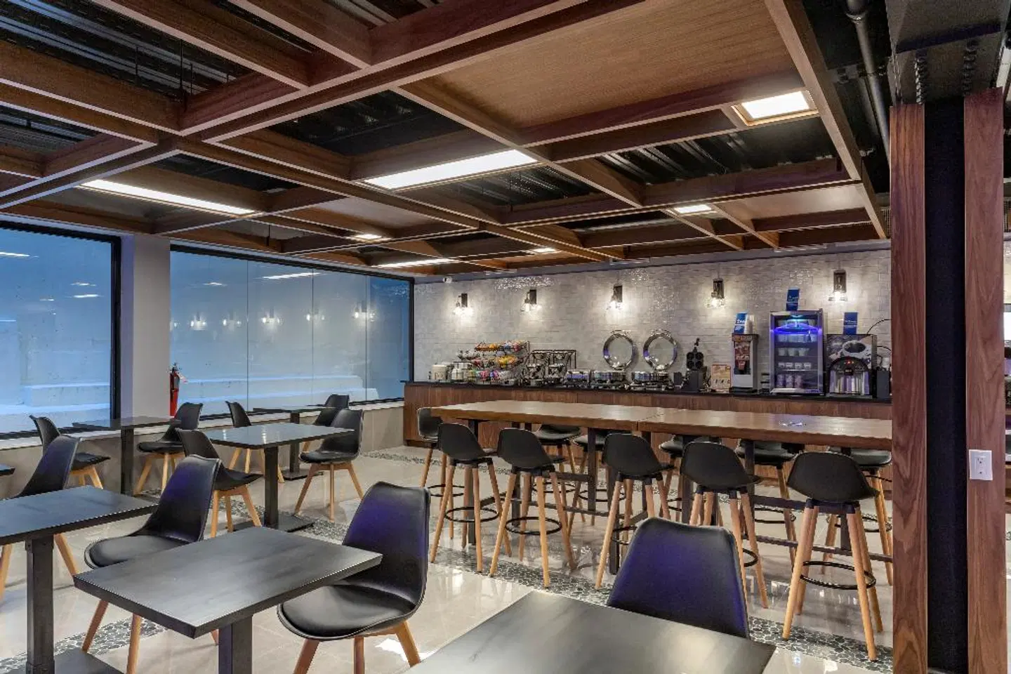 Best Western Plus Soho Hotel Bar