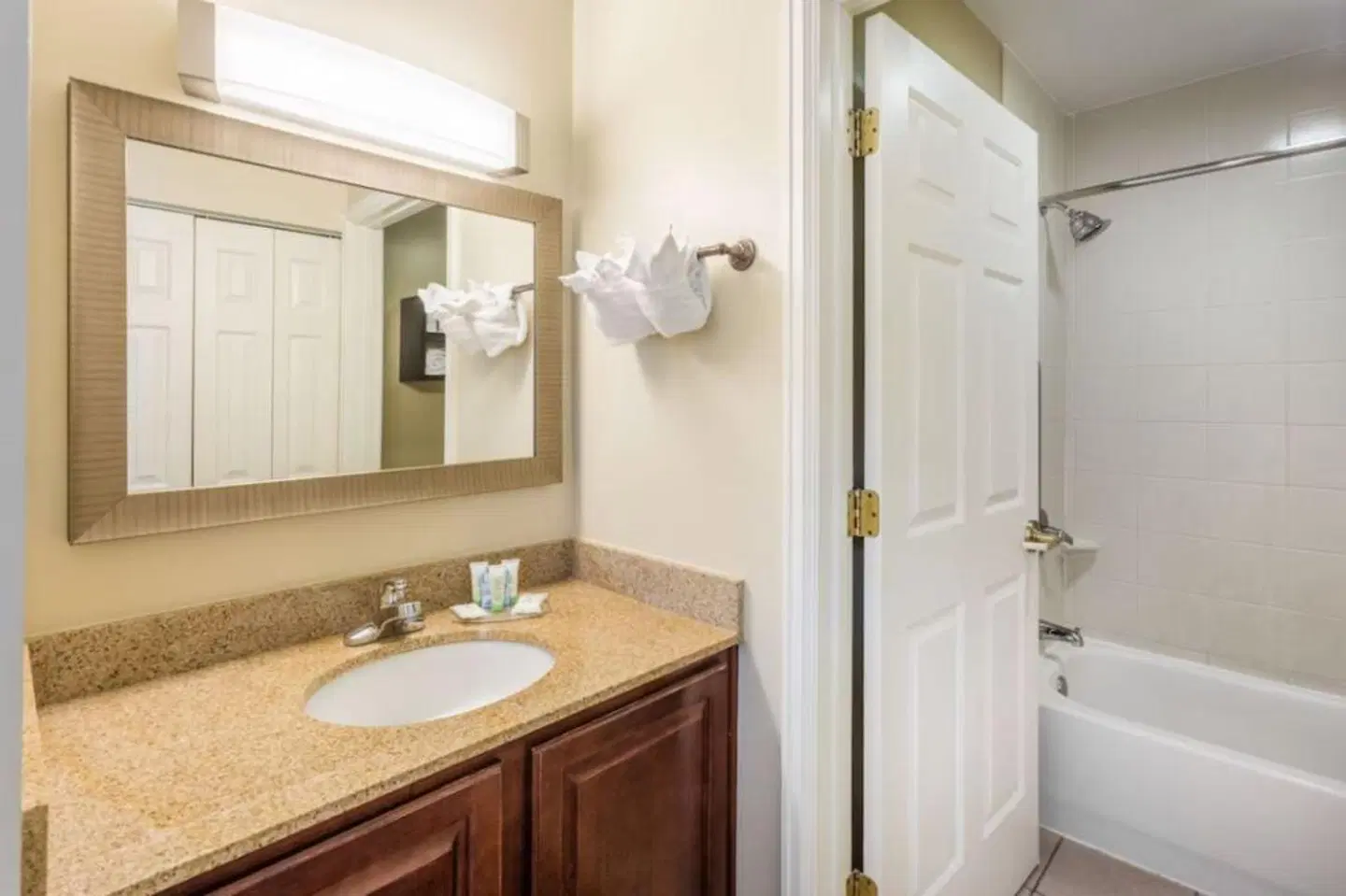 Staybridge Suites Savannah Historic District by IHG Badezimmer