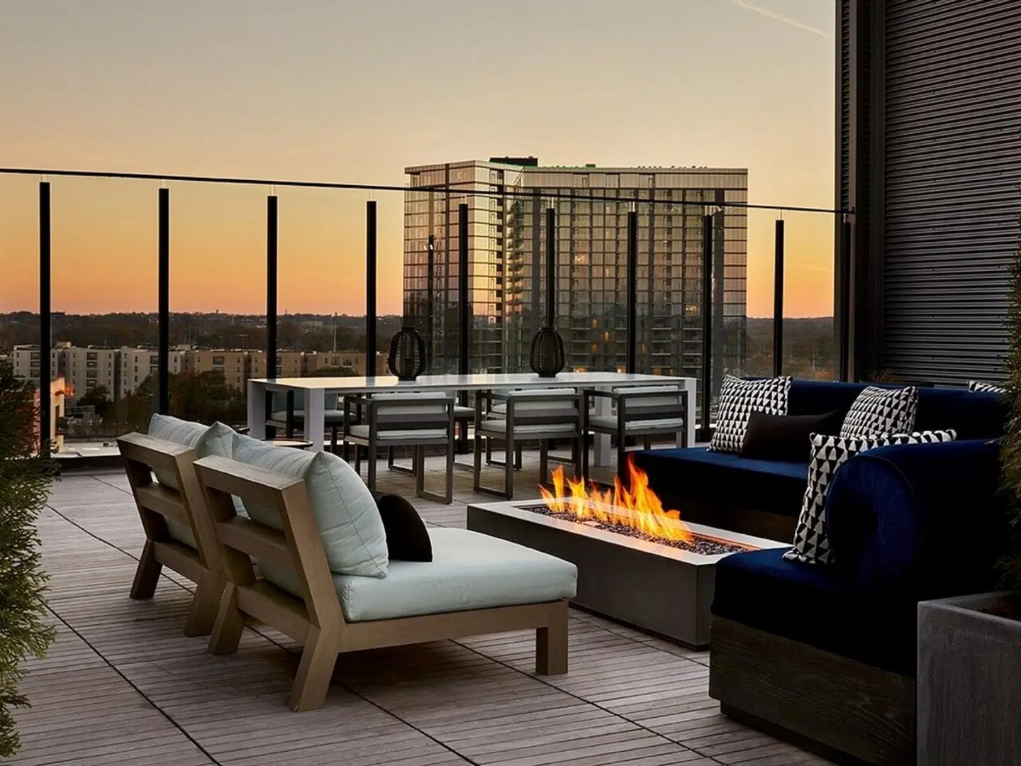 Sentral West Midtown At Star Metals Terrasse