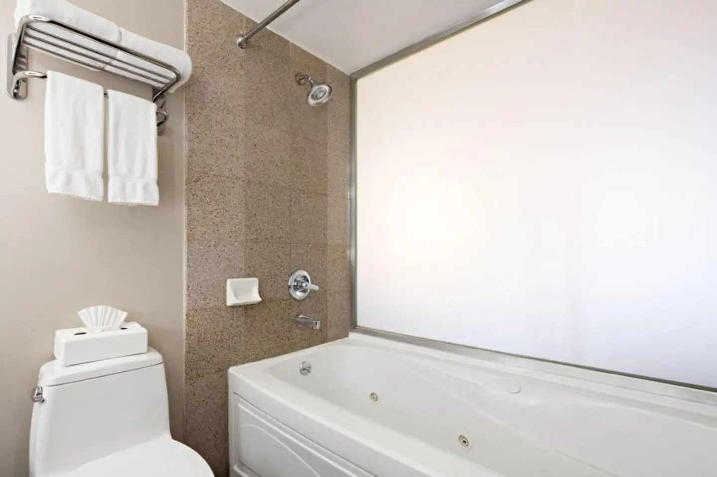 Holiday Inn Express New York-Brooklyn Badezimmer