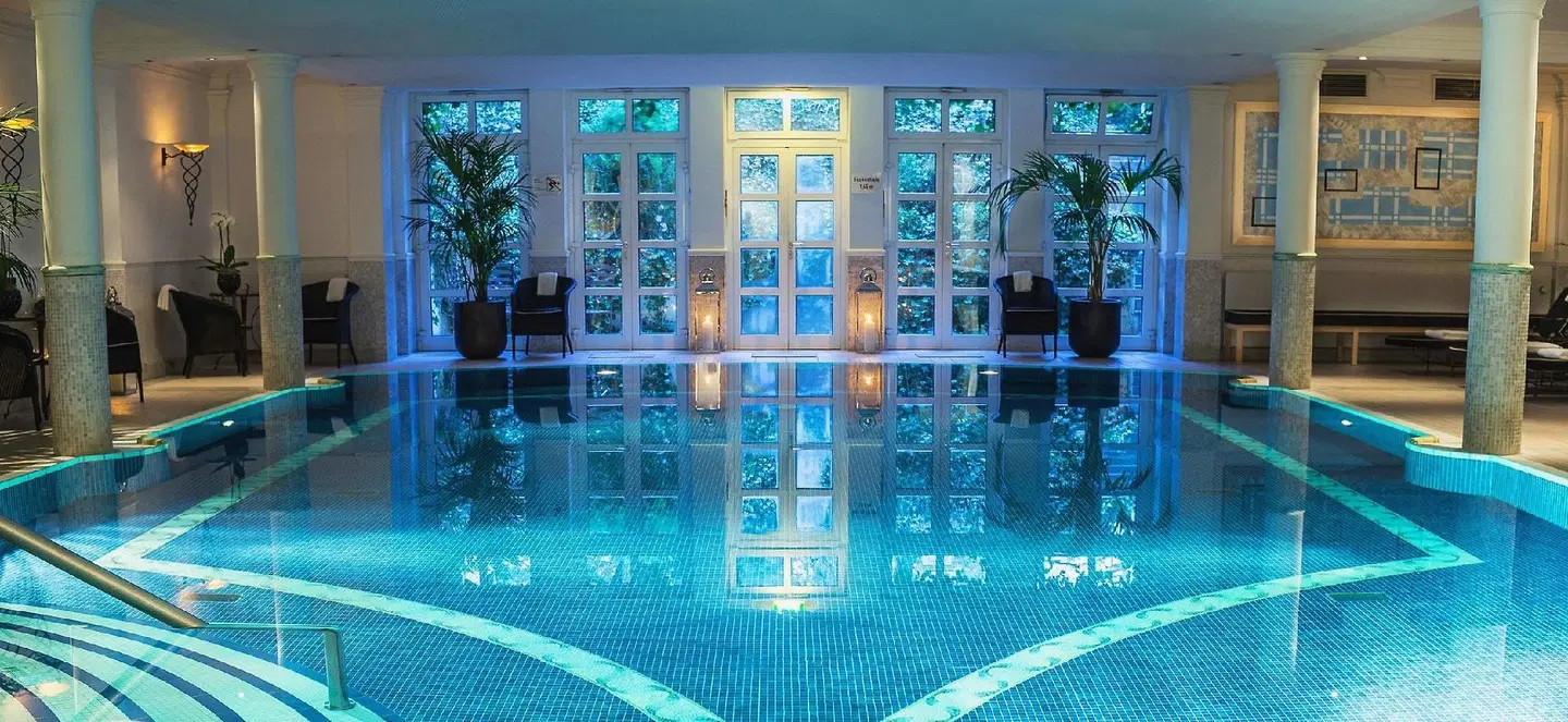 Schlosshotel Berlin by Patrick Hellmann Hallenbad