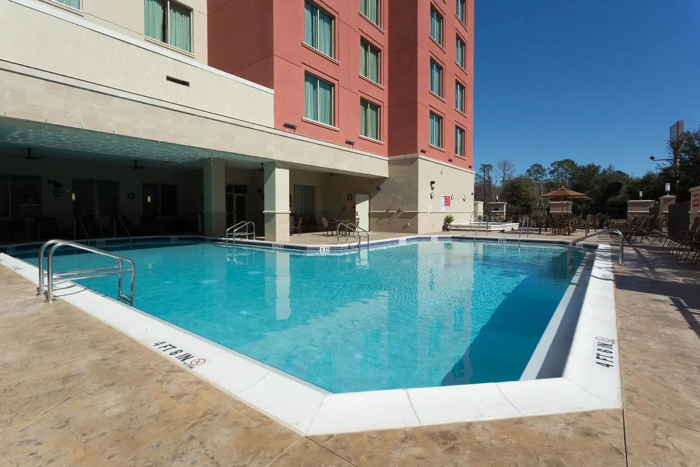 Drury Inn & Suites Gainesville OUTDOOR_POOL