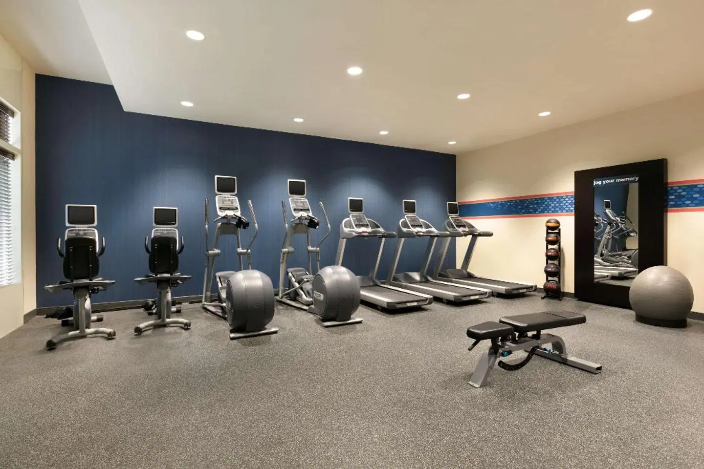 Hampton Inn New York - LaGuardia Airport SPORTS_AND_LEISURE