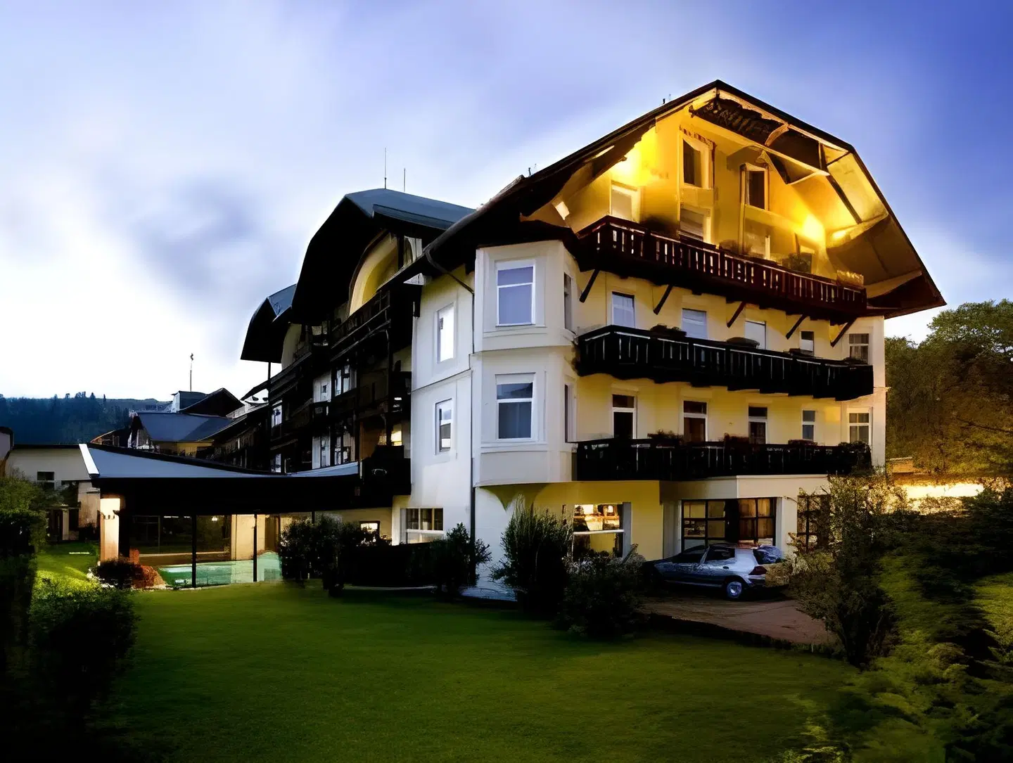 Post-Hotel EXTERIOR