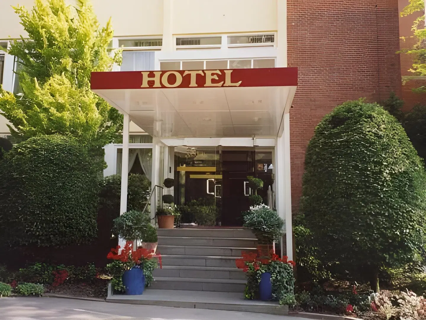 Senator-Marina EXTERIOR