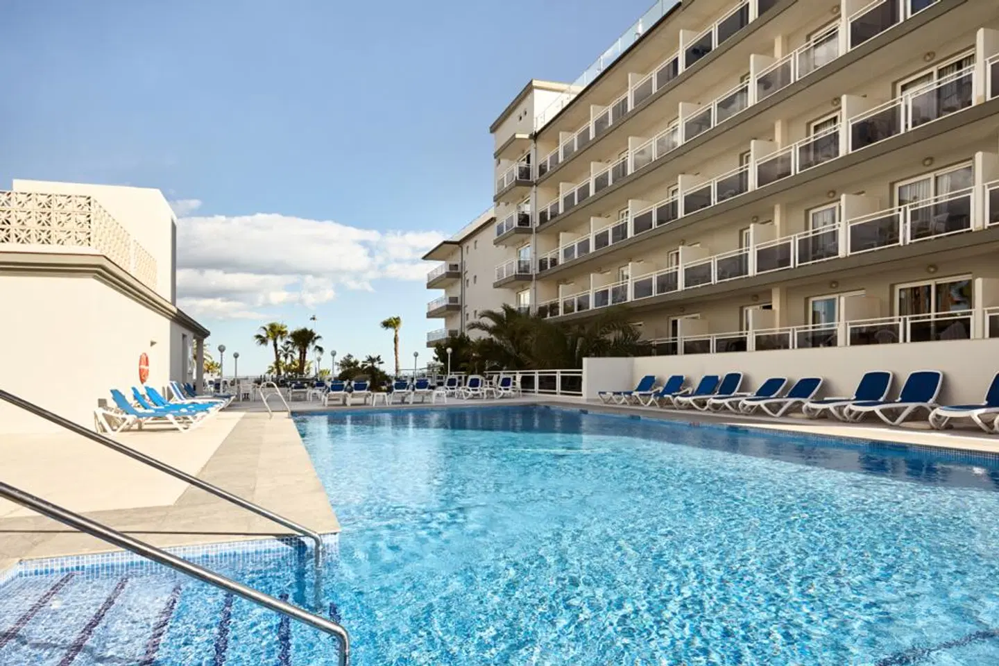 Hotel Las Arenas Affiliated by Meliá OUTDOOR_POOL