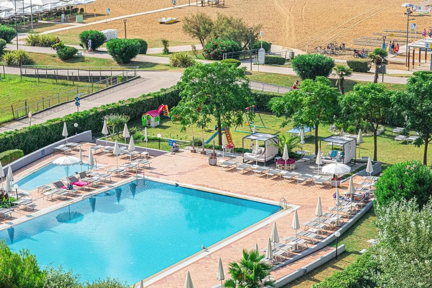 Royal OUTDOOR_POOL