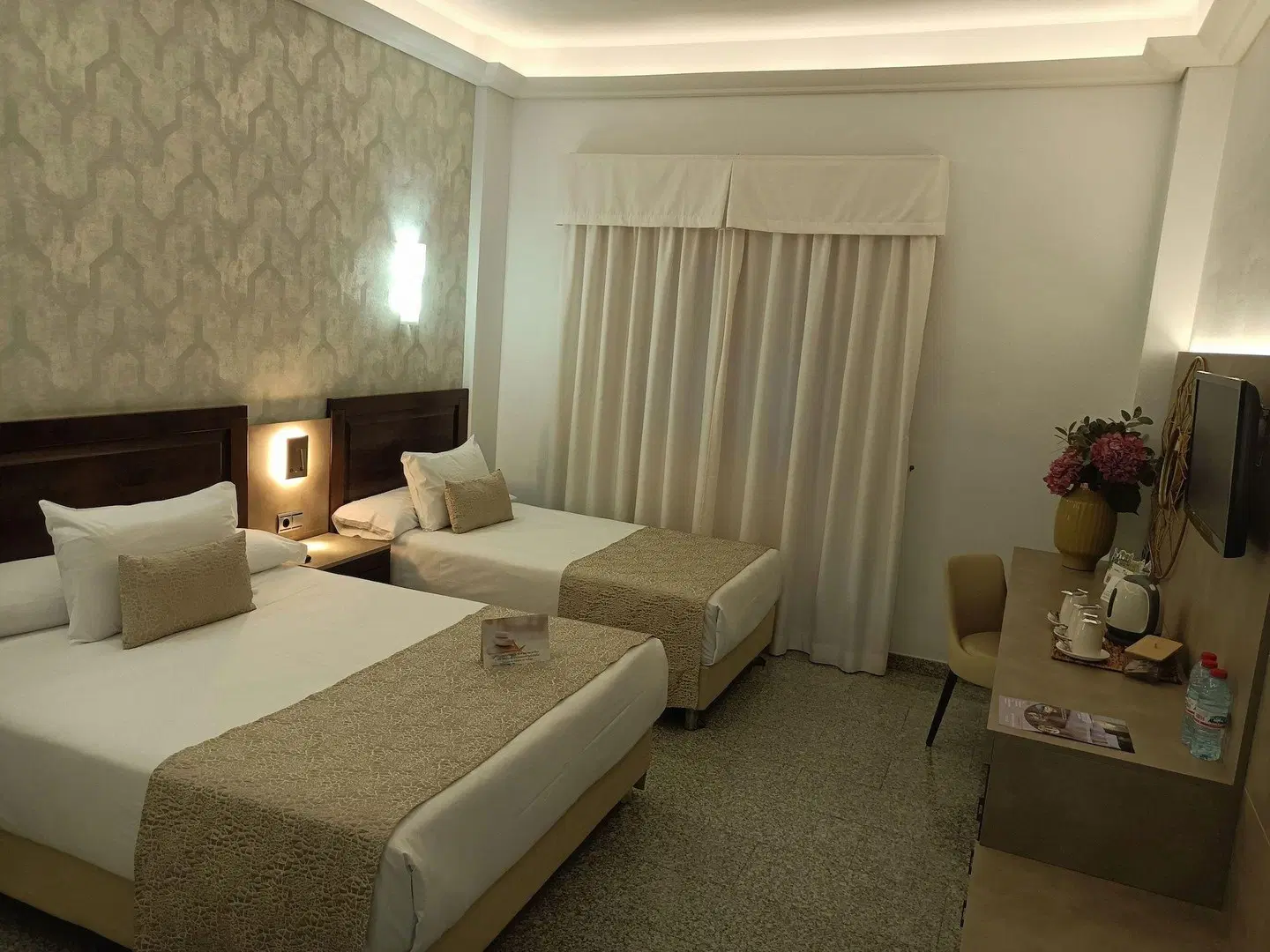 Plaza del Castillo ROOM_EXAMPLE