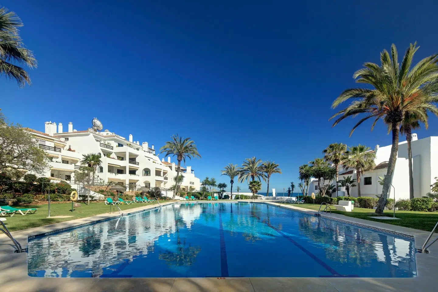 Coral Beach Aparthotel OUTDOOR_POOL