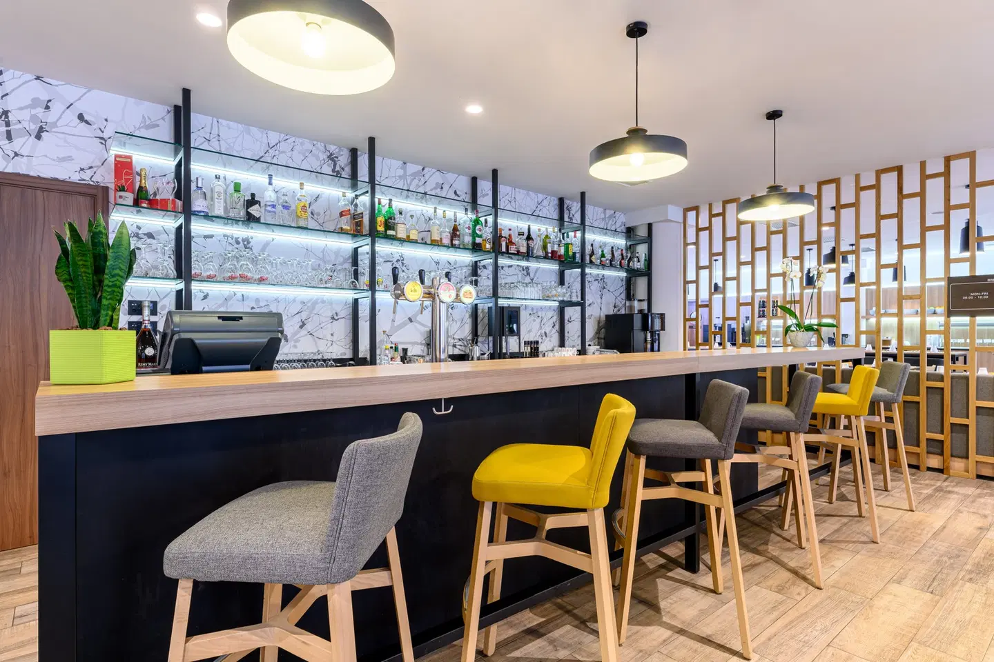 Hilton Garden Inn Brussels City Centre Bar