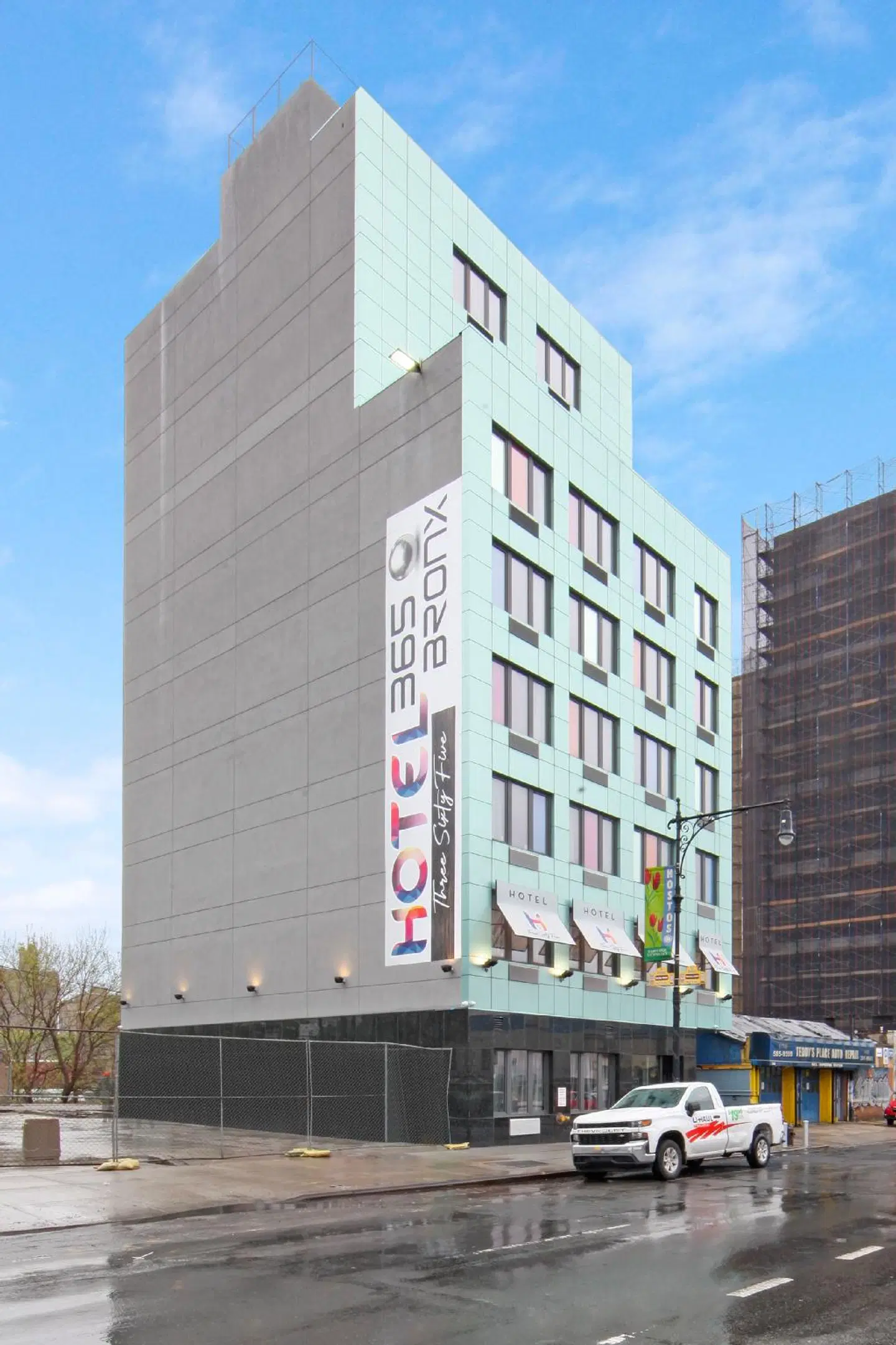 Hotel 365 Bronx EXTERIOR