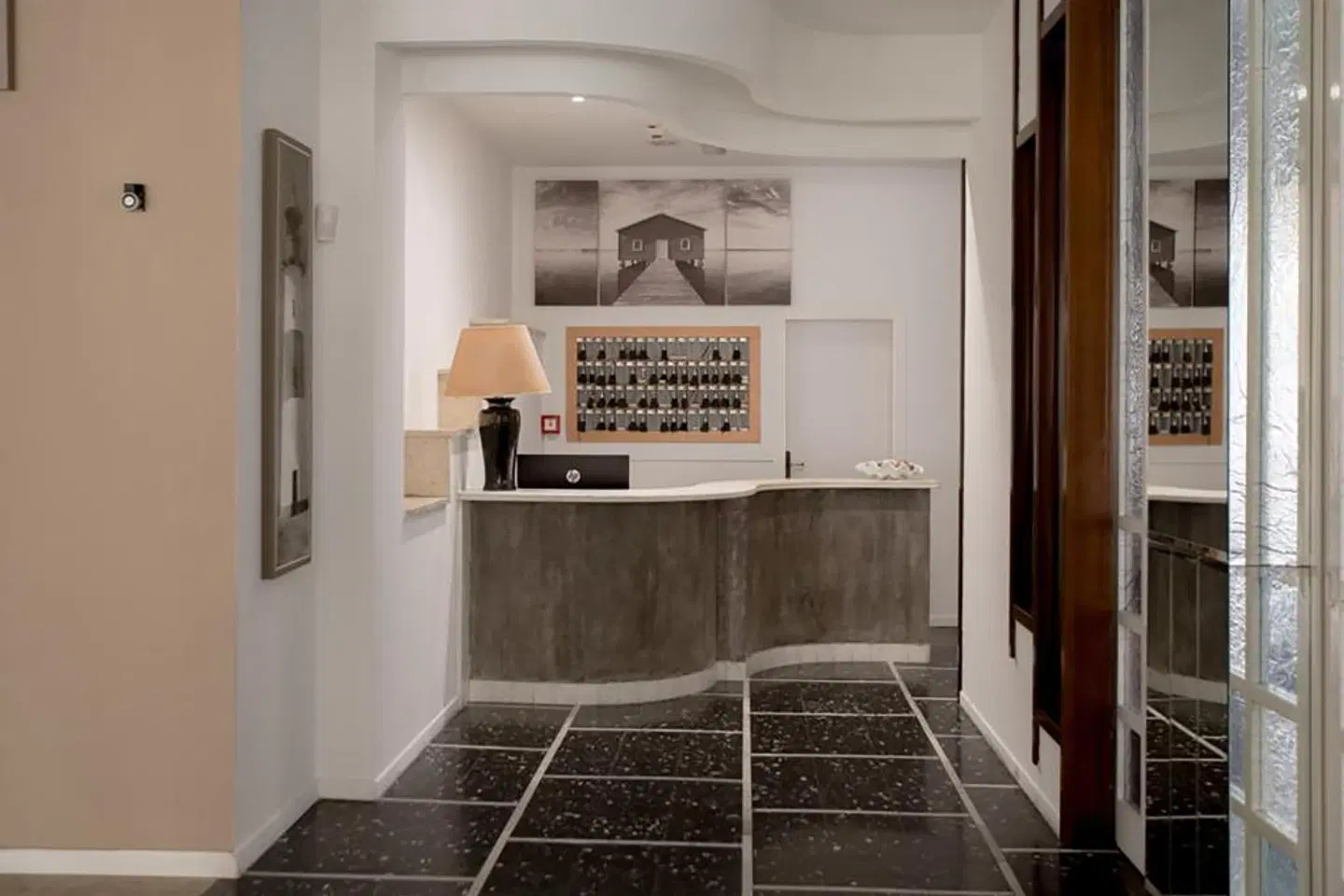 International ROOM_EXAMPLE