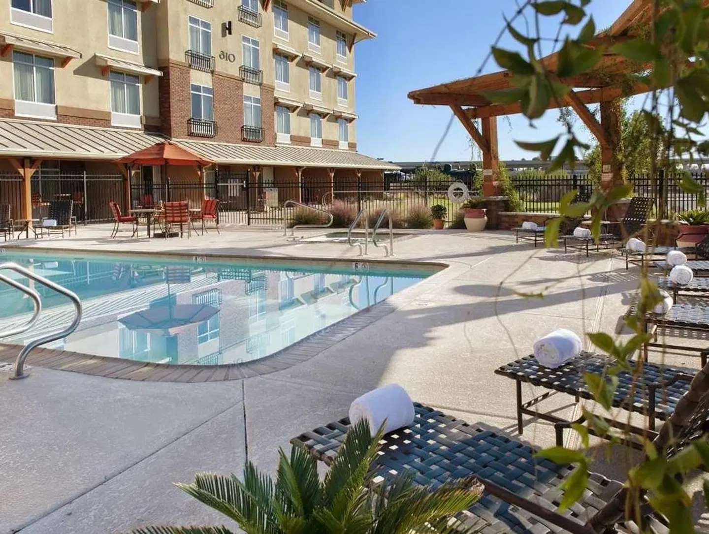 Hilton Garden Inn Yuma Pivot Point OUTDOOR_POOL