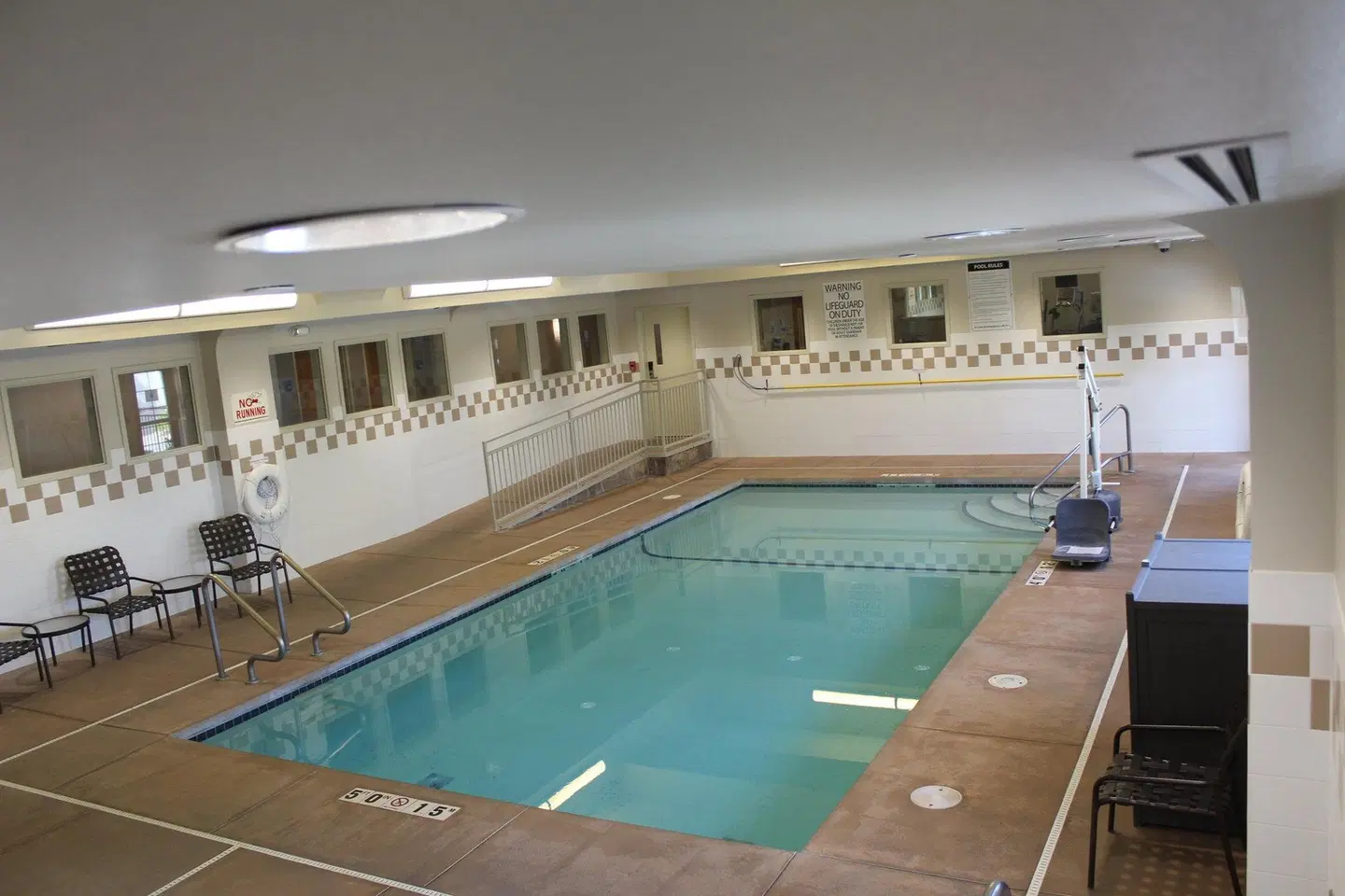 Holiday Inn Express & Suites Cheney by IHG Hallenbad