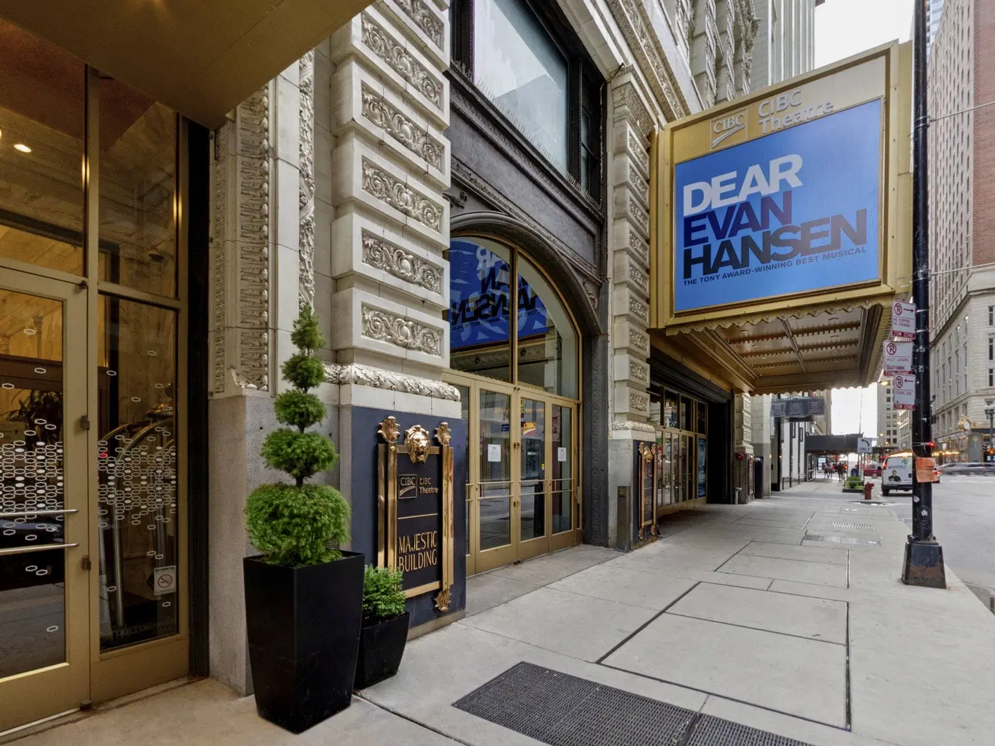 Hampton Inn Majestic Chicago Theatre District EXTERIOR