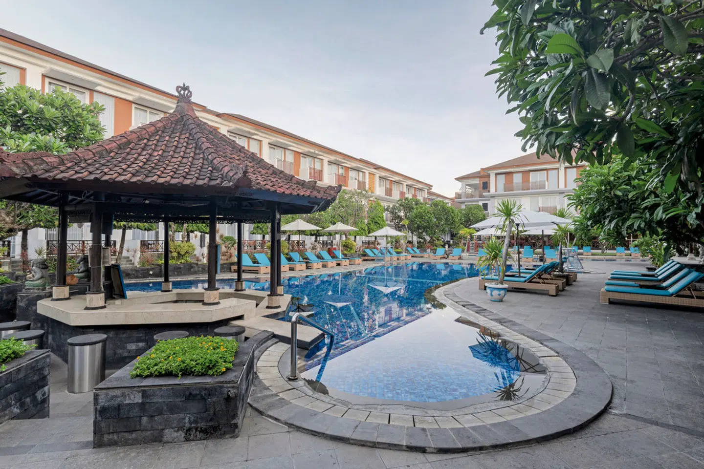 Kuta Beach Club Hotel OUTDOOR_POOL