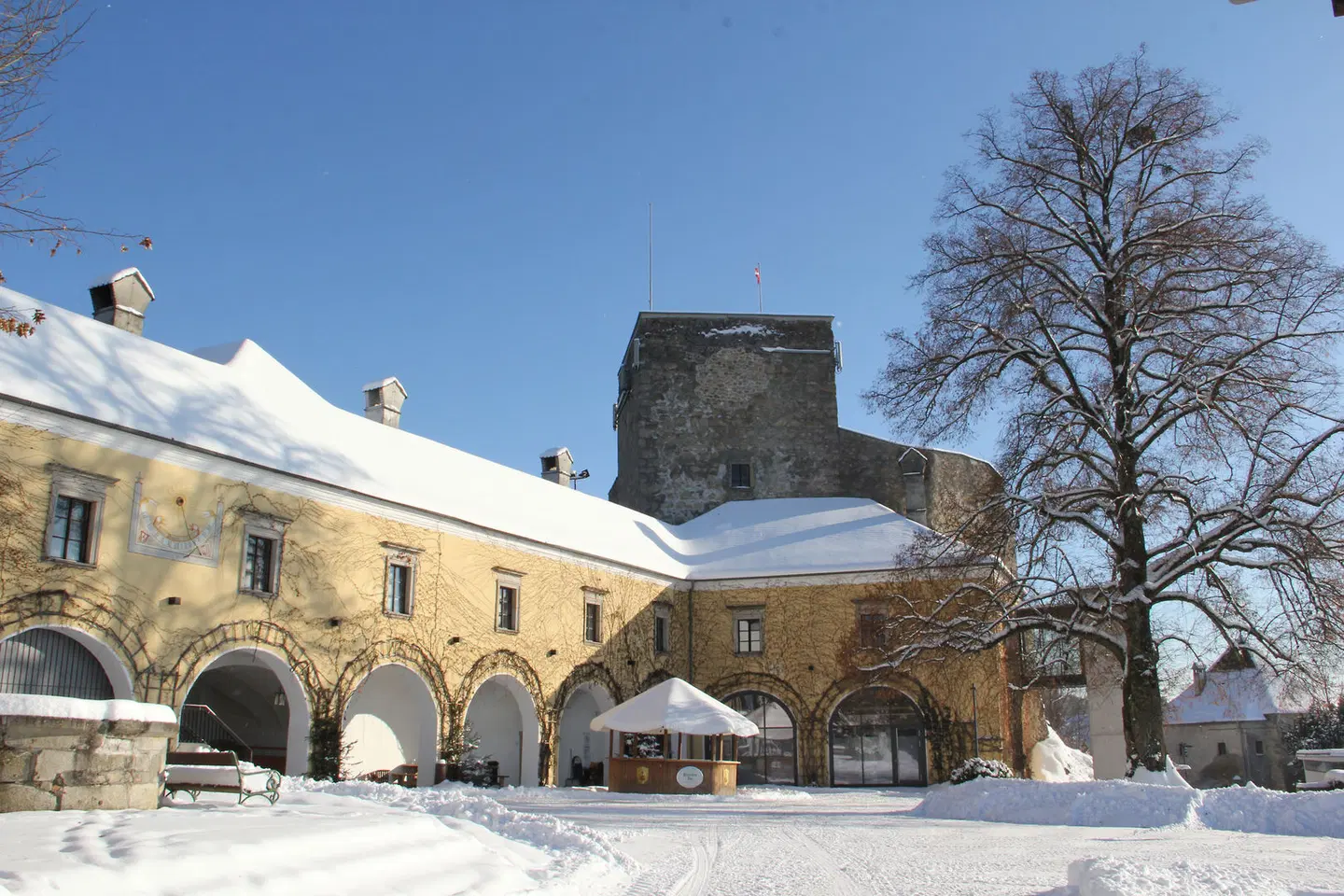 Schatz Kammer Burg Kreuzen EXTERIOR