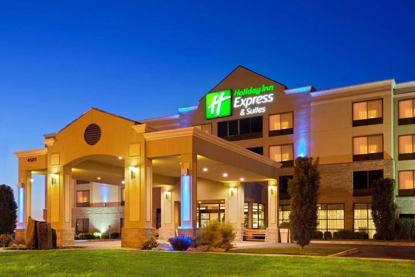 Holiday Inn Express Pasco-TriCities EXTERIOR