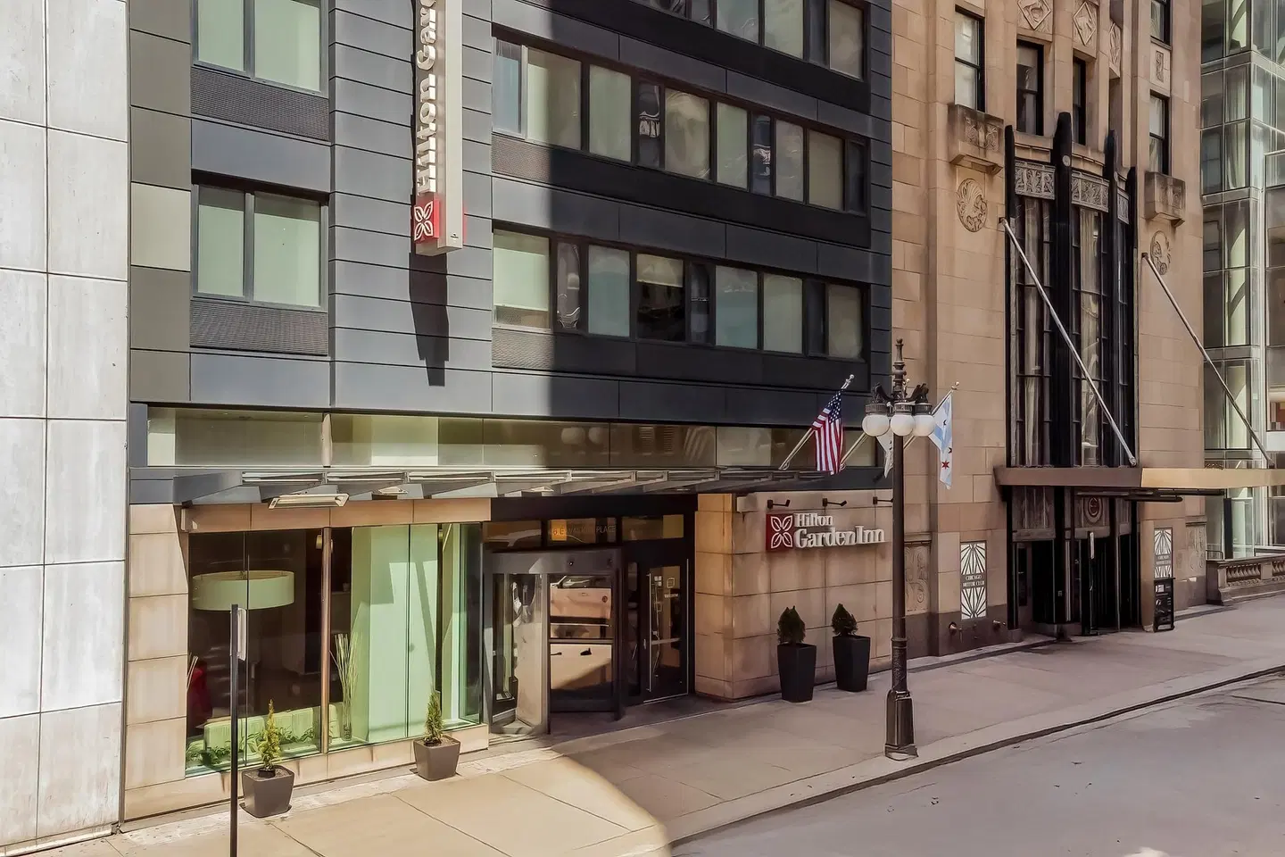 Hilton Garden Inn Chicago Downtown Riverwalk EXTERIOR