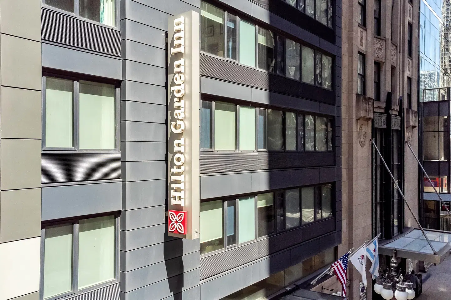 Hilton Garden Inn Chicago Downtown Riverwalk EXTERIOR