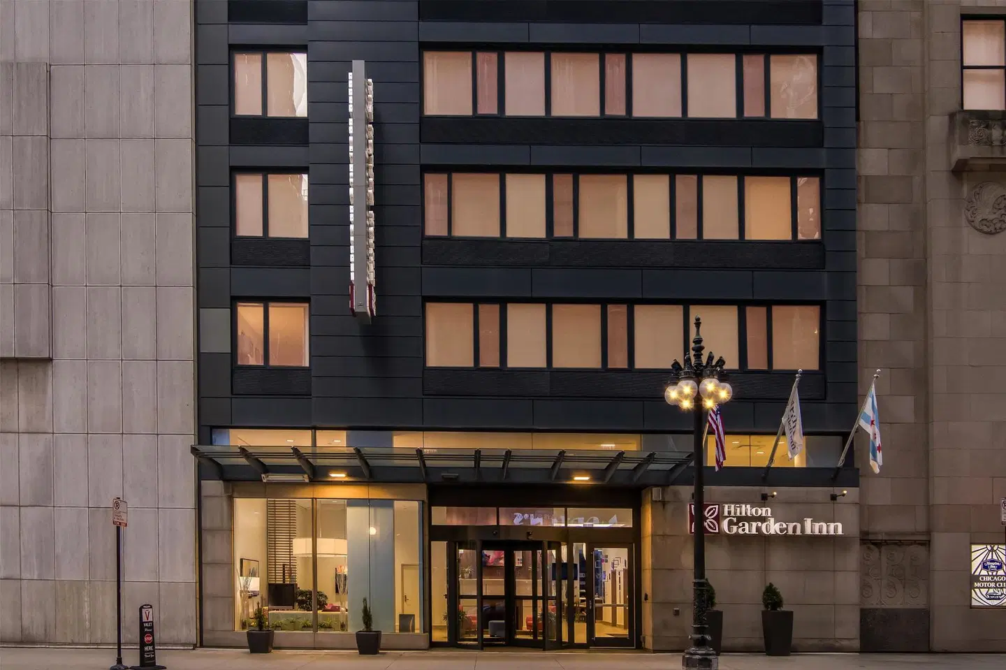 Hilton Garden Inn Chicago Downtown Riverwalk EXTERIOR