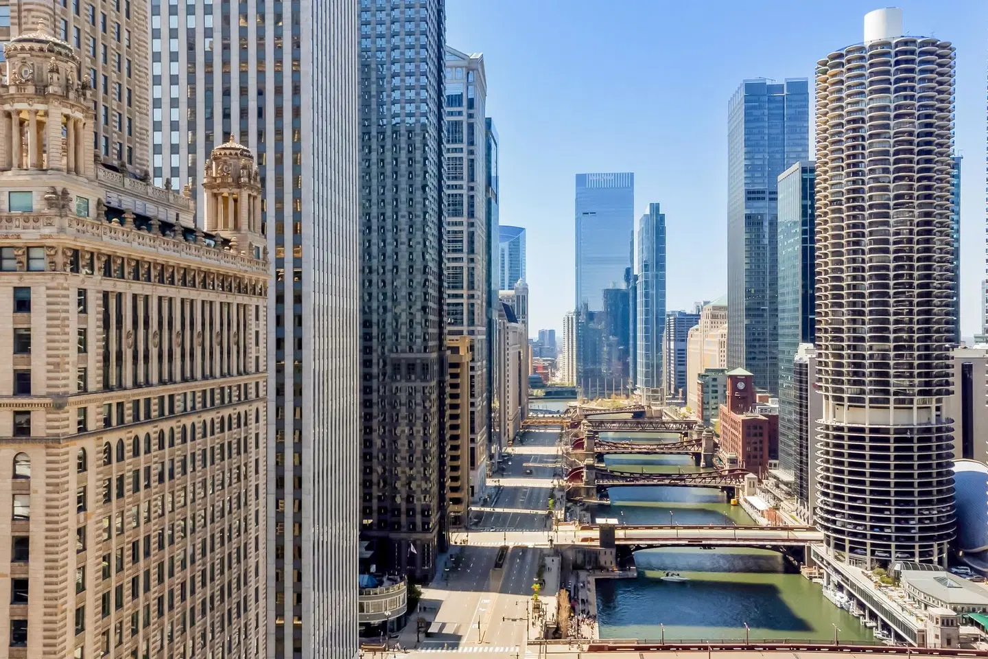 Hilton Garden Inn Chicago Downtown Riverwalk EXTERIOR