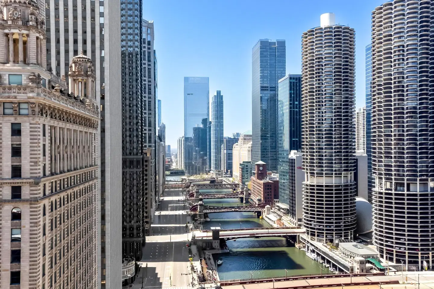 Hilton Garden Inn Chicago Downtown Riverwalk EXTERIOR