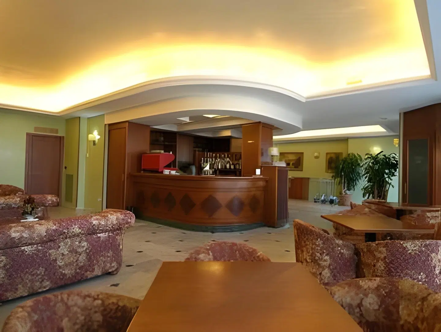 Sun Hotel Bar
