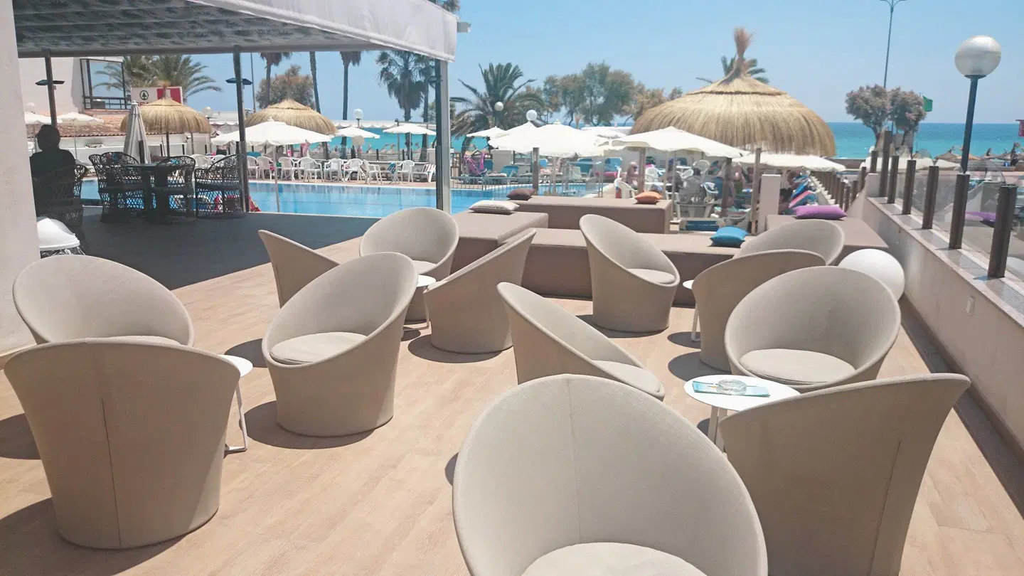 R2 Veronica Beach Hotel Terrasse