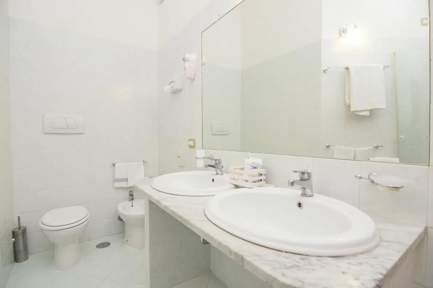 Hotel Fontana Badezimmer