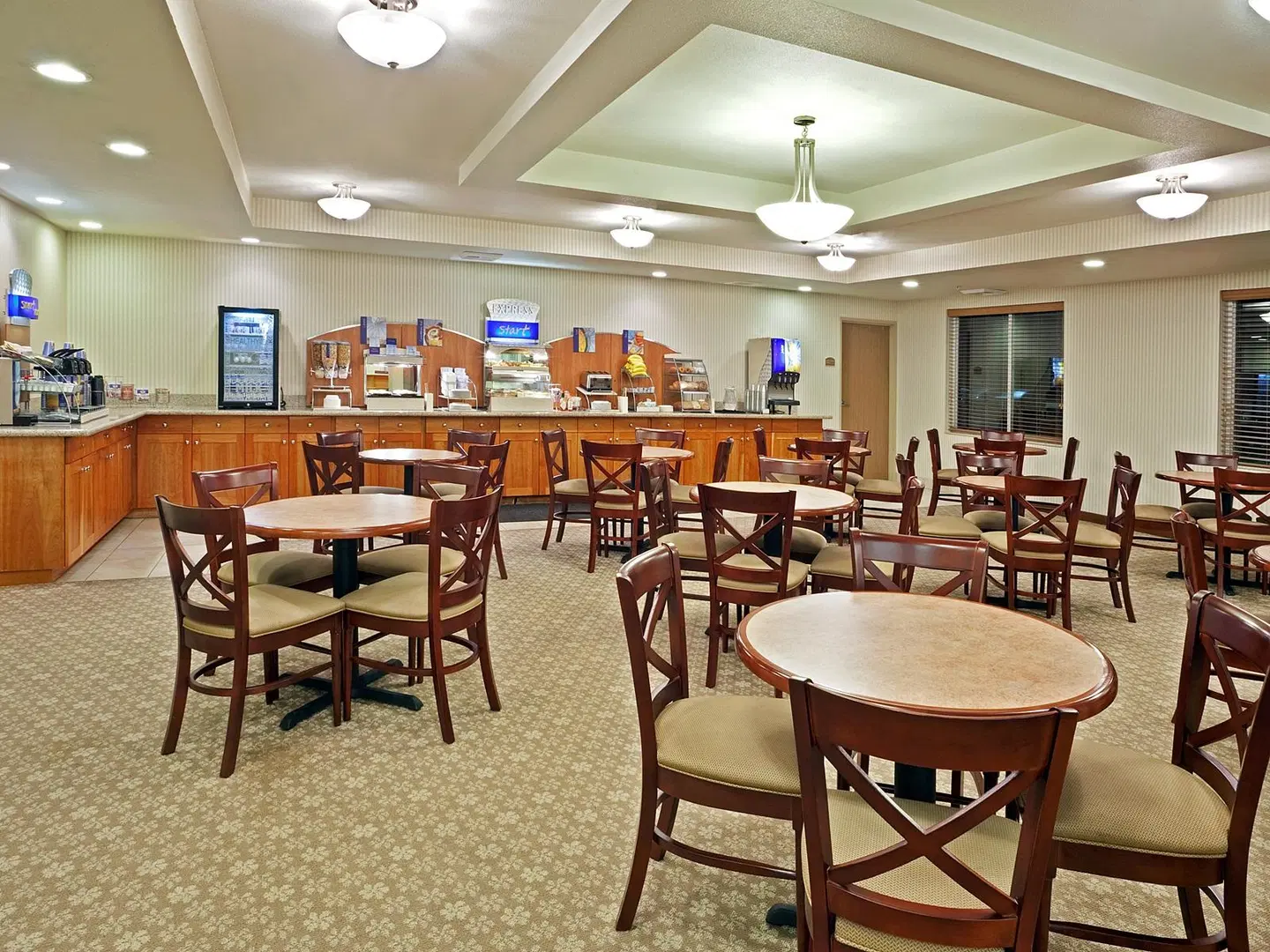 Holiday Inn Express & Suites Lacey - Olympia by IHG Restaurant