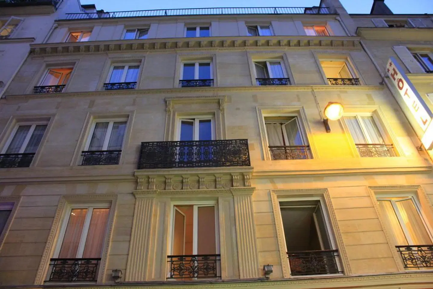 Little Hotel EXTERIOR