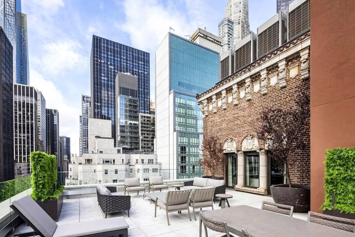 Hilton Club The Quin New York EXTERIOR