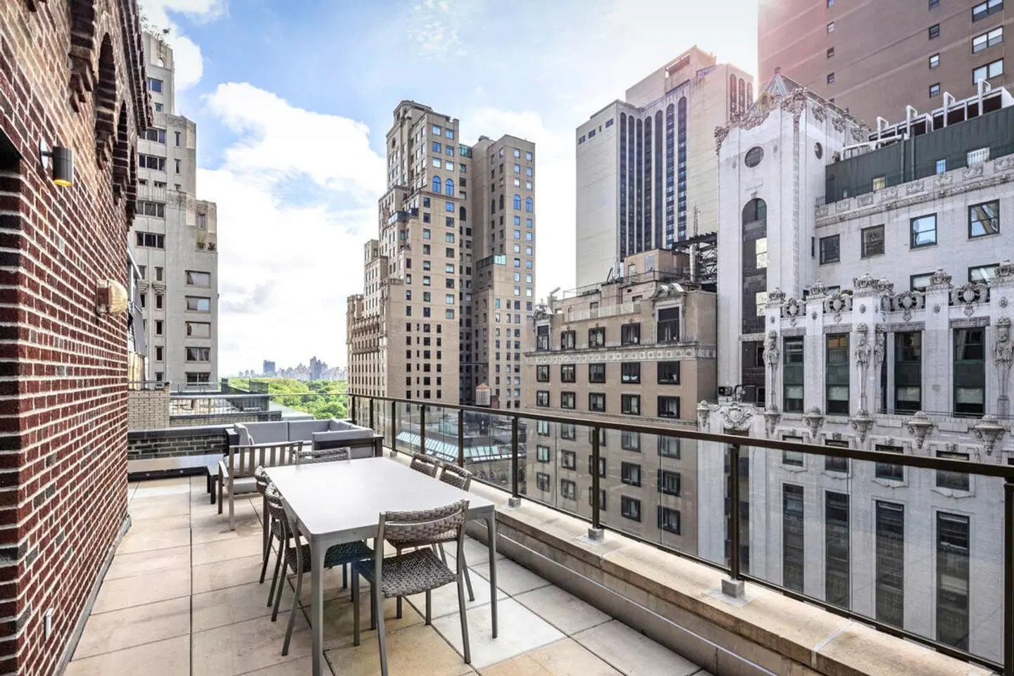 Hilton Club The Quin New York EXTERIOR