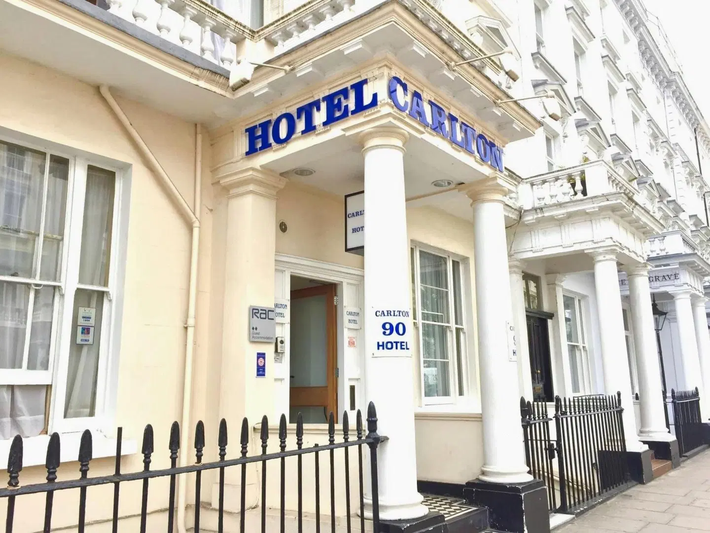 Carlton Hotel EXTERIOR