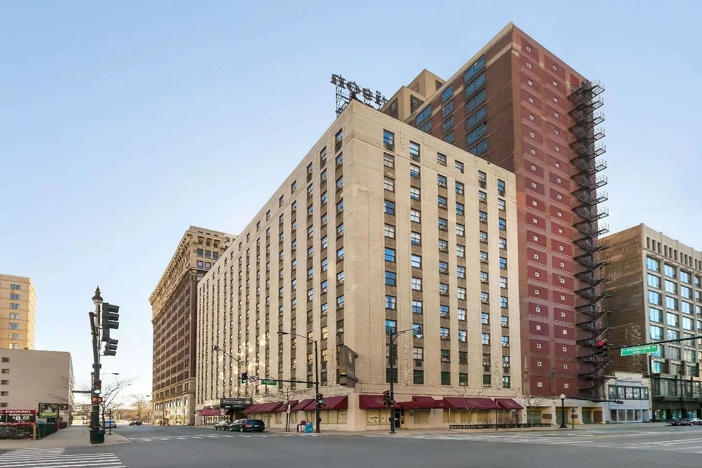 Travelodge by Wyndham Downtown Chicago EXTERIOR