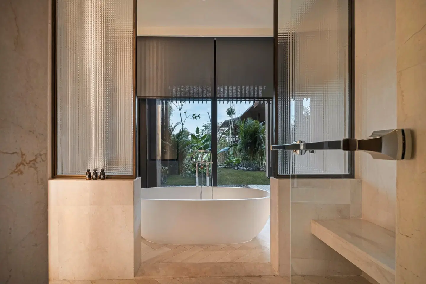 The Meru Sanur Badezimmer