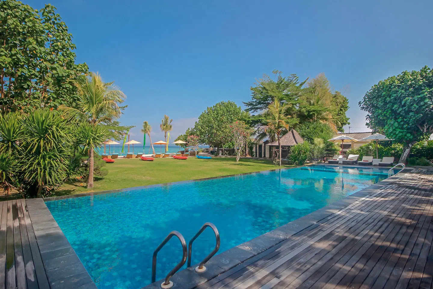 d'Nusa Beach Club and Resort OUTDOOR_POOL